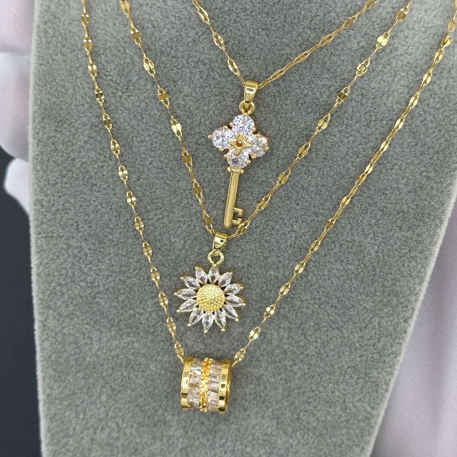 “Flower” VERIŽICA, 18K Gold Plated Steel